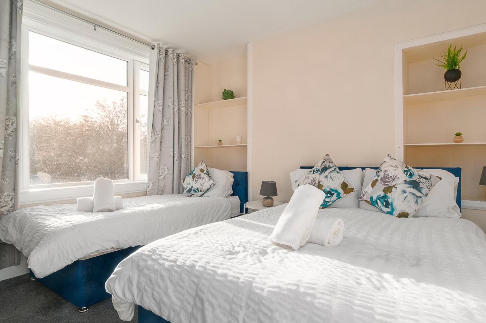 2 Bed Property, Sleeps 5, Free Parking, Near City Centre EDI Kültér fotó