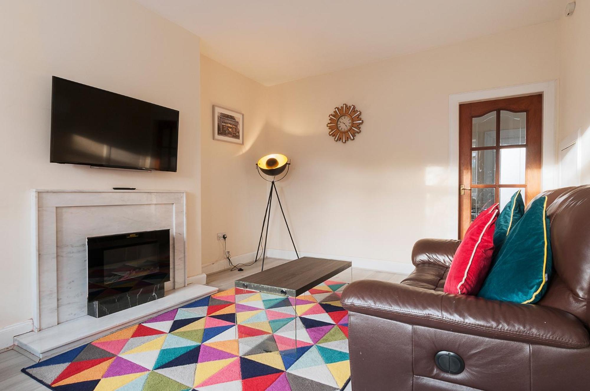2 Bed Property, Sleeps 5, Free Parking, Near City Centre EDI Kültér fotó