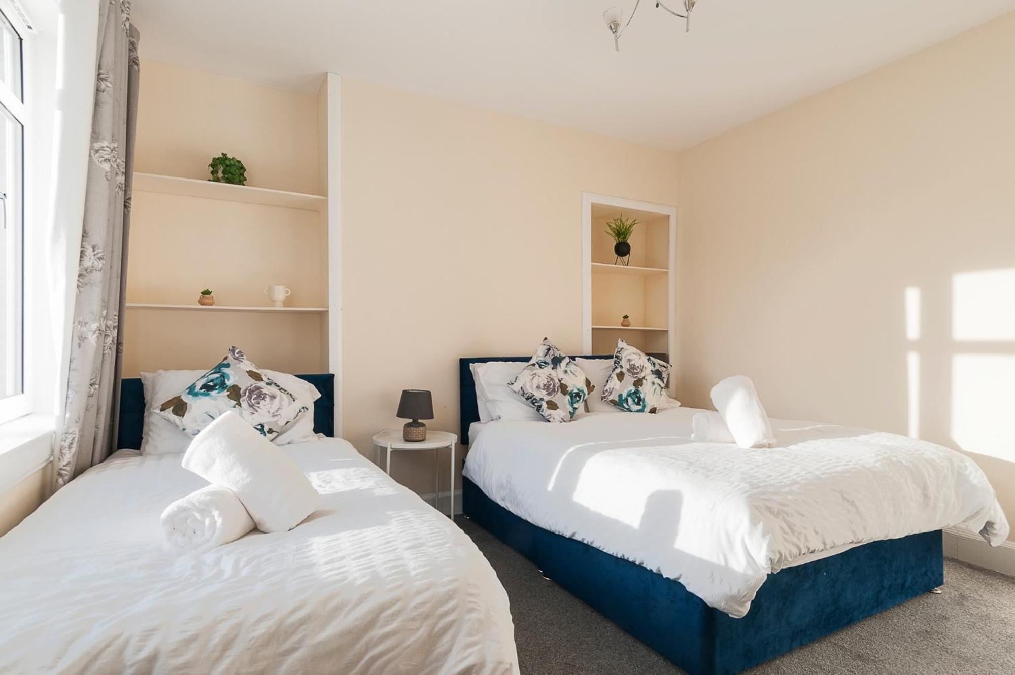 2 Bed Property, Sleeps 5, Free Parking, Near City Centre EDI Kültér fotó